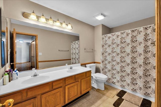 1421 Notting Hill Road, Algonquin, IL 60102