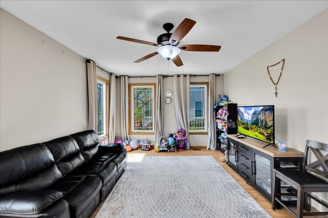 1421 Notting Hill Road, Algonquin, IL 60102