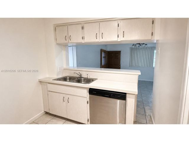 9150 NW 38th Dr 301, Coral Springs, FL 33065