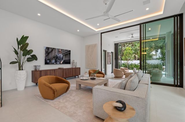 1136 NE 9th Avenue, Delray Beach, FL 33483