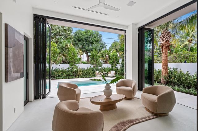 1136 NE 9th Avenue, Delray Beach, FL 33483