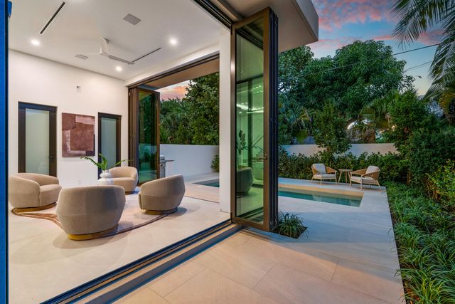 1136 NE 9th Avenue, Delray Beach, FL 33483