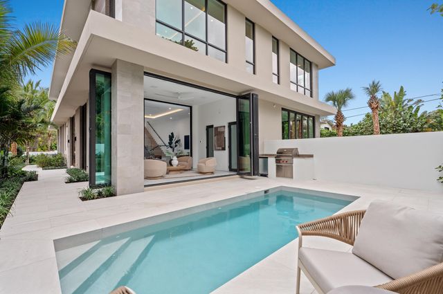 1136 NE 9th Avenue, Delray Beach, FL 33483