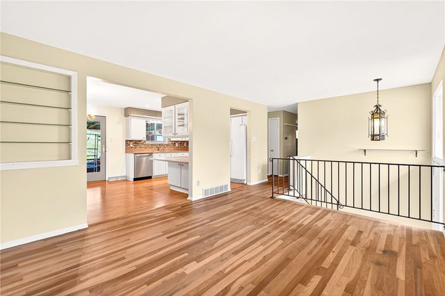 112 Kollar Dr, Liberty Boro, PA 15133