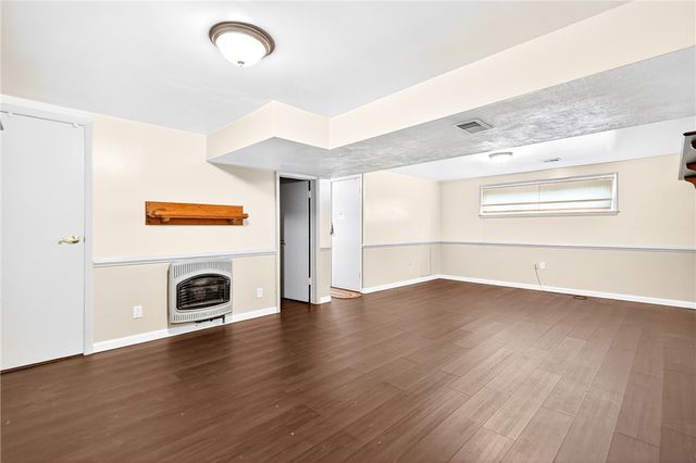 112 Kollar Dr, Liberty Boro, PA 15133