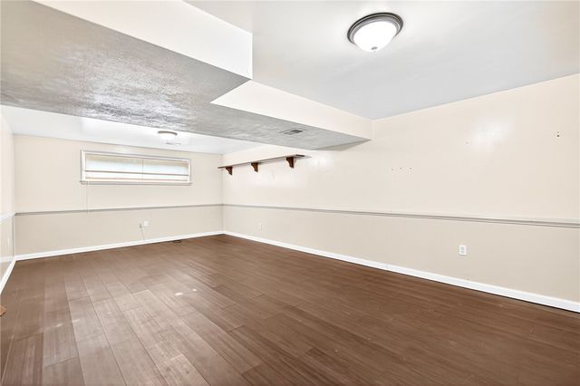 112 Kollar Dr, Liberty Boro, PA 15133