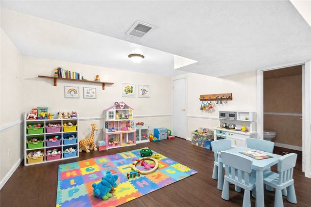 112 Kollar Dr, Liberty Boro, PA 15133