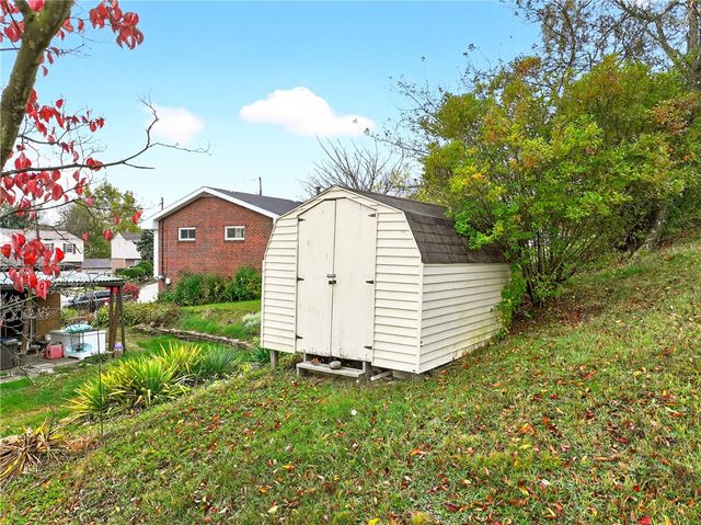 112 Kollar Dr, Liberty Boro, PA 15133