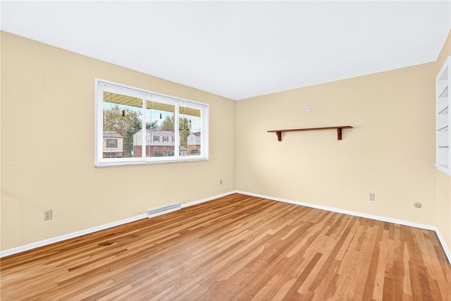 112 Kollar Dr, Liberty Boro, PA 15133