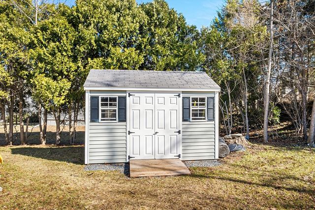 98 Lancaster Rd, Shirley, MA 01464