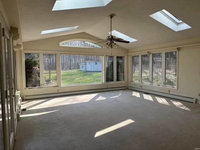 10598 N 500 E Road, Syracuse, IN 46567