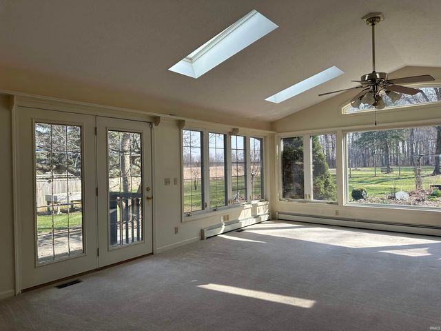 10598 N 500 E Road, Syracuse, IN 46567