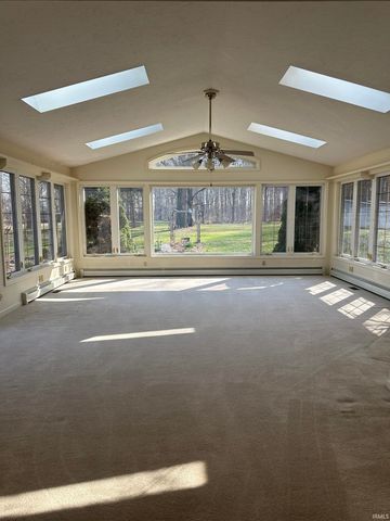 10598 N 500 E Road, Syracuse, IN 46567