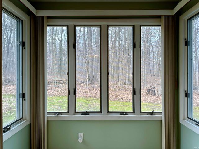 10598 N 500 E Road, Syracuse, IN 46567