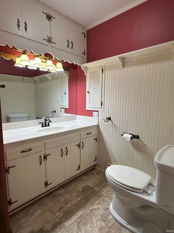 10598 N 500 E Road, Syracuse, IN 46567