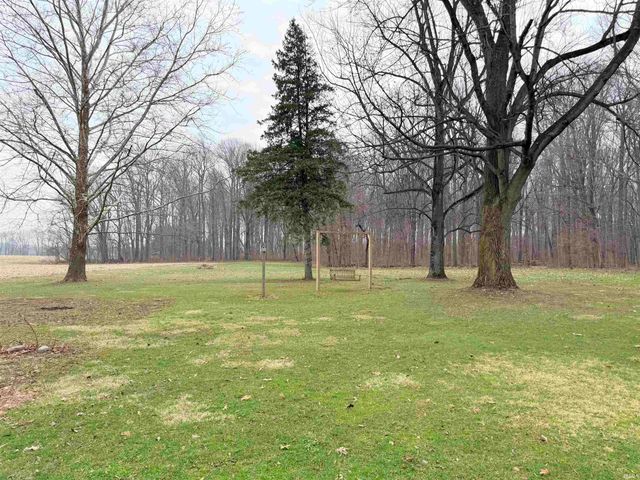 10598 N 500 E Road, Syracuse, IN 46567