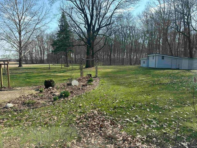 10598 N 500 E Road, Syracuse, IN 46567