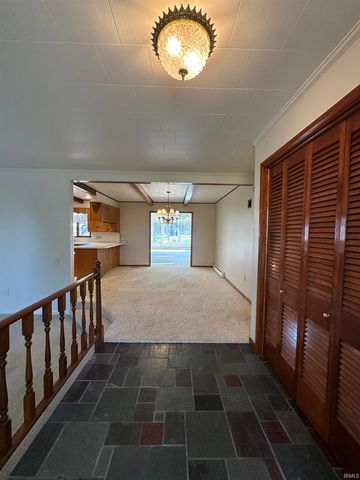 10598 N 500 E Road, Syracuse, IN 46567