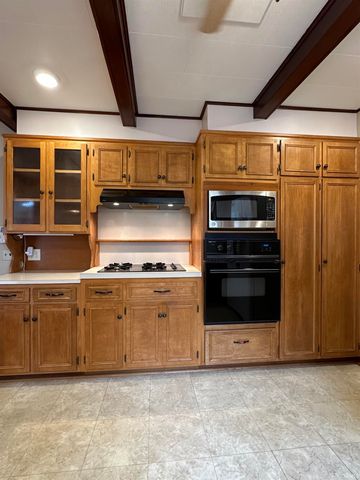 10598 N 500 E Road, Syracuse, IN 46567