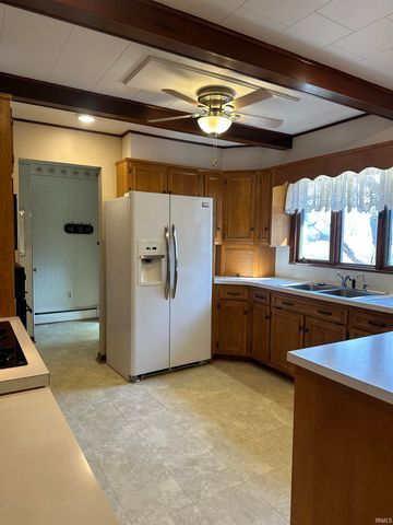 10598 N 500 E Road, Syracuse, IN 46567