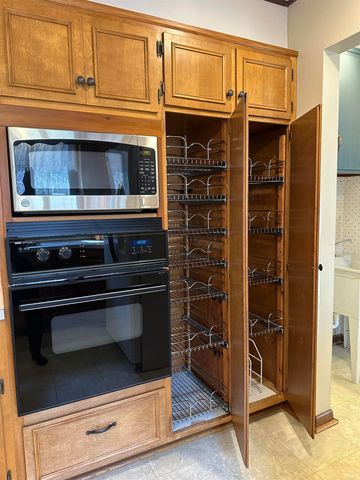 10598 N 500 E Road, Syracuse, IN 46567