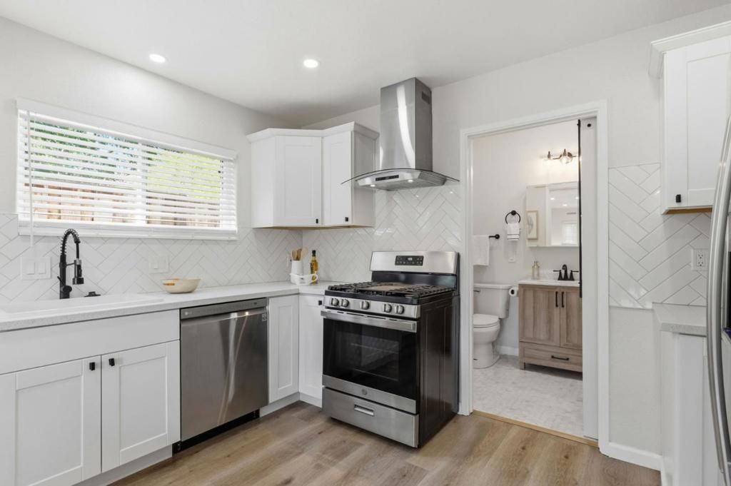 Image 15 of property listing at 194 4th Street, Gilroy, CA 95020