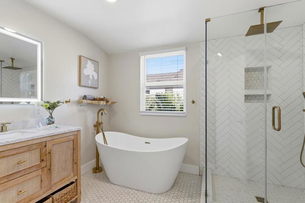 Image 26 of property listing at 194 4th Street, Gilroy, CA 95020