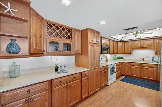 7600 BAYSHORE DRIVE 902, Treasure Island, FL 33706