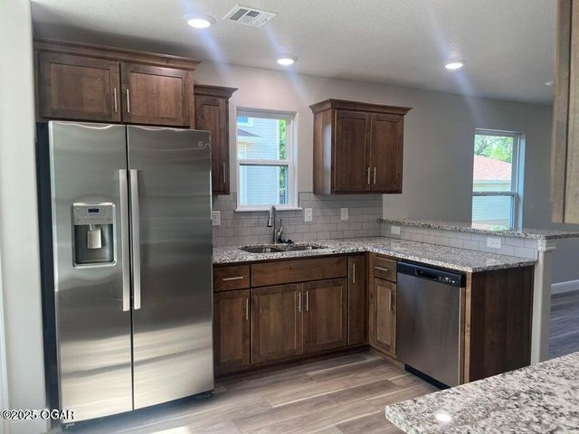 14 S Roane Street, Webb City, MO 64870