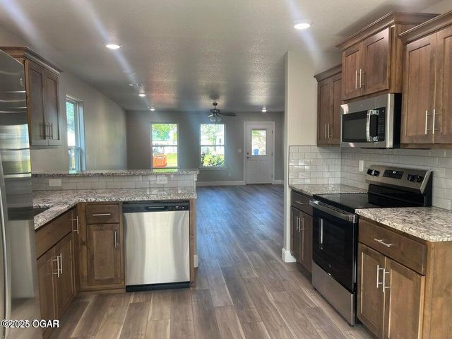 14 S Roane Street, Webb City, MO 64870