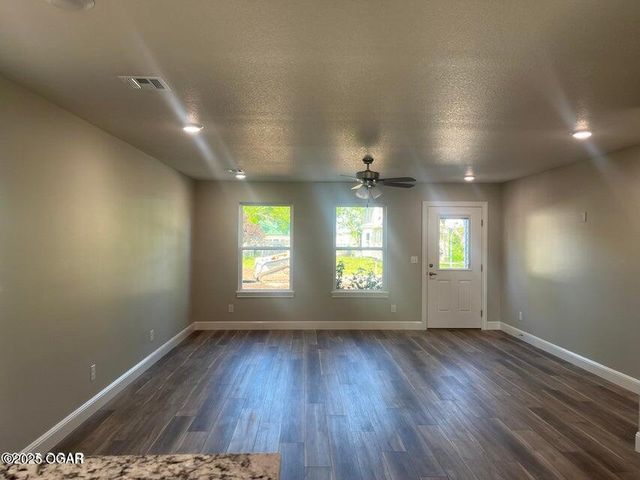 14 S Roane Street, Webb City, MO 64870