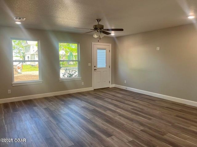 14 S Roane Street, Webb City, MO 64870