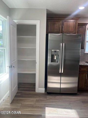 14 S Roane Street, Webb City, MO 64870