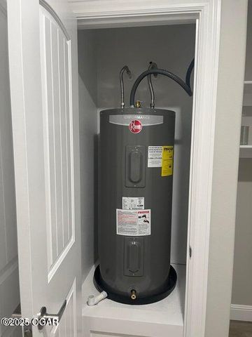 14 S Roane Street, Webb City, MO 64870