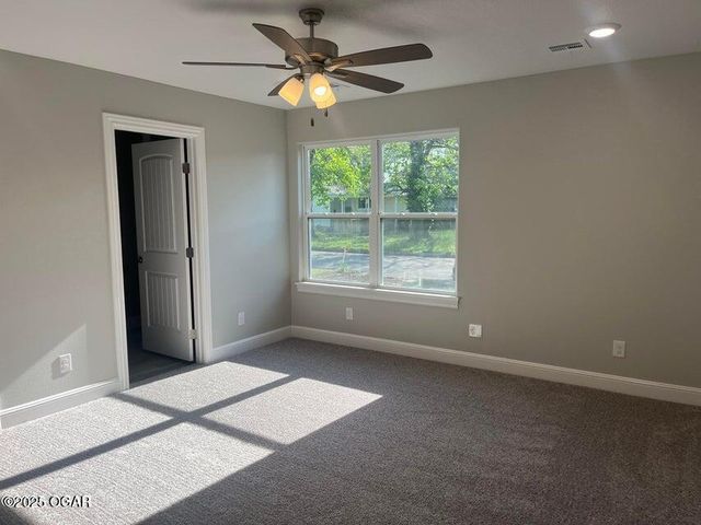 14 S Roane Street, Webb City, MO 64870