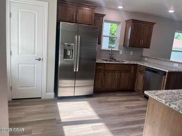 14 S Roane Street, Webb City, MO 64870