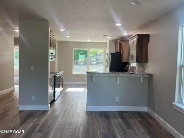 14 S Roane Street, Webb City, MO 64870