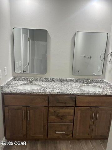 14 S Roane Street, Webb City, MO 64870