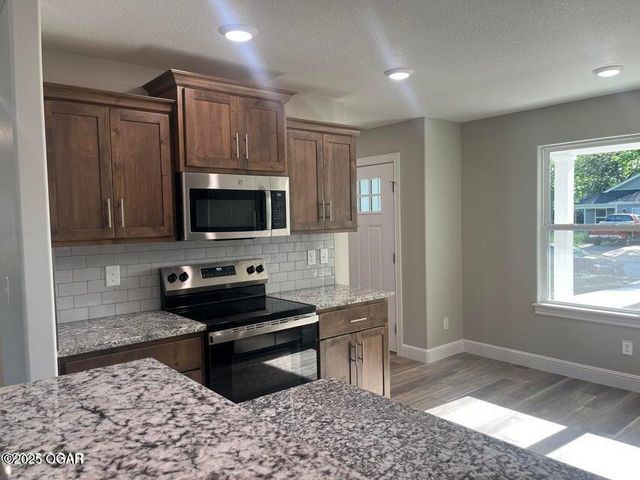 14 S Roane Street, Webb City, MO 64870