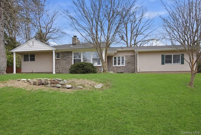 11 Levon Lane, Miller Place, NY 11764