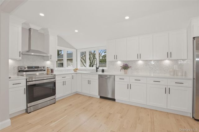 11 Levon Lane, Miller Place, NY 11764