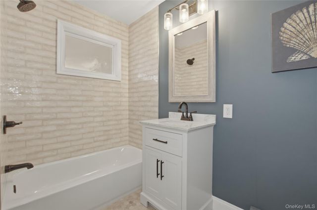 11 Levon Lane, Miller Place, NY 11764