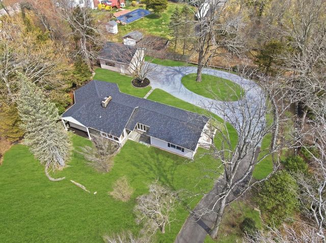 11 Levon Lane, Miller Place, NY 11764