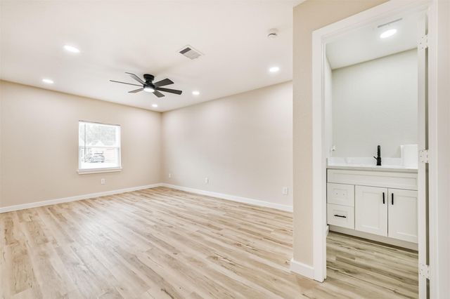 5527 Lakefield Drive, Houston, TX 77033