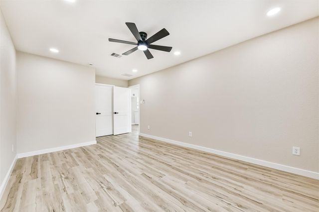 5527 Lakefield Drive, Houston, TX 77033