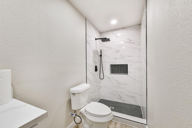 5527 Lakefield Drive, Houston, TX 77033