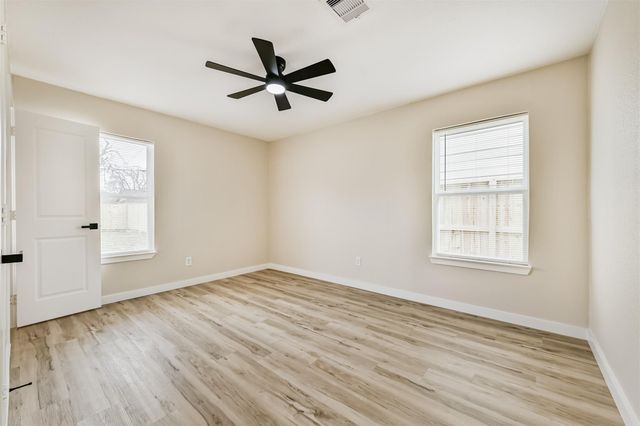 5527 Lakefield Drive, Houston, TX 77033