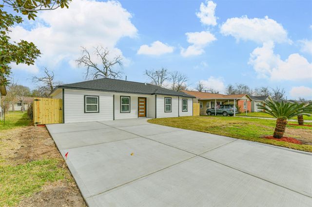 5527 Lakefield Drive, Houston, TX 77033