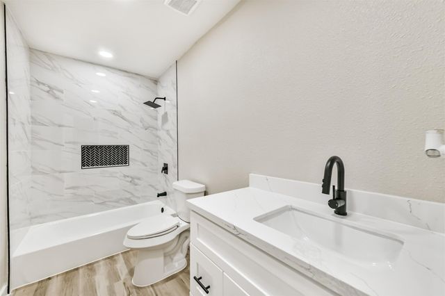 5527 Lakefield Drive, Houston, TX 77033