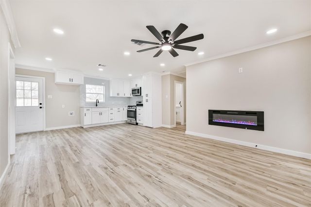 5527 Lakefield Drive, Houston, TX 77033